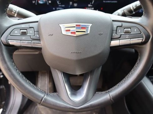 Used 2025 Cadillac XT4 Premium Luxury FWD image 10