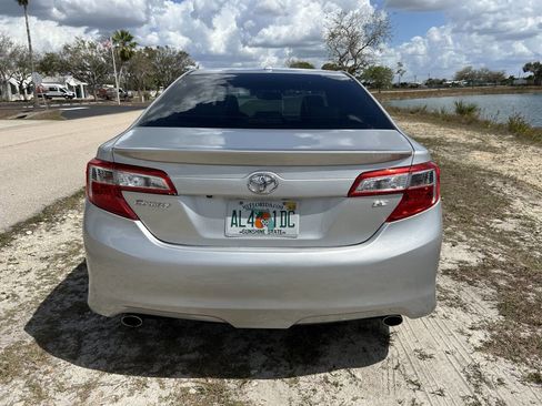 Used 2014 Toyota Camry SE w/ Moonroof Package image 7