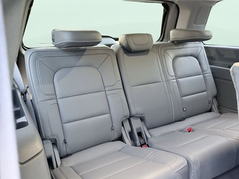 Used 2018 Lincoln Navigator Reserve w/ Technology Package image 49