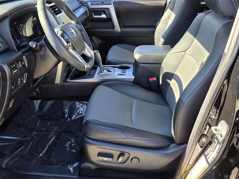 Used 2022 Toyota 4Runner SR5 Premium image 11