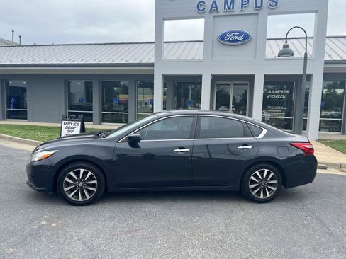 Used 2017 Nissan Altima 2.5 SV FWD image 2