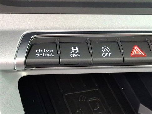 Used 2024 Audi Q3 2.0T Premium image 24