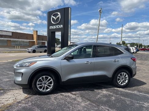 Used 2022 Ford Escape SE w/ Cold Weather Package image 4