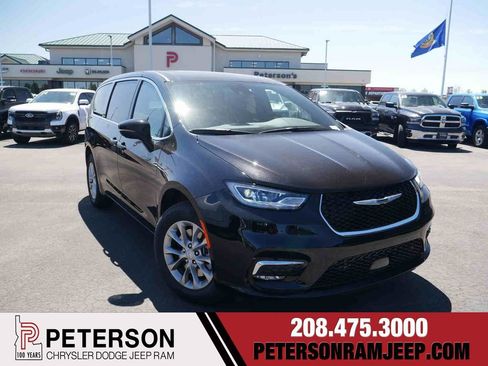 New 2026 Chrysler Pacifica Select AWD/4WD image 1