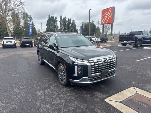 Used 2024 Hyundai Palisade Calligraphy image 1