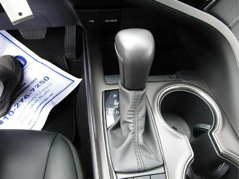 Used 2023 Toyota Camry SE image 14