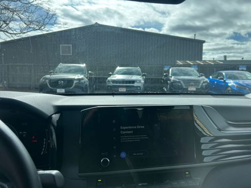 Used 2025 Toyota Camry SE image 17