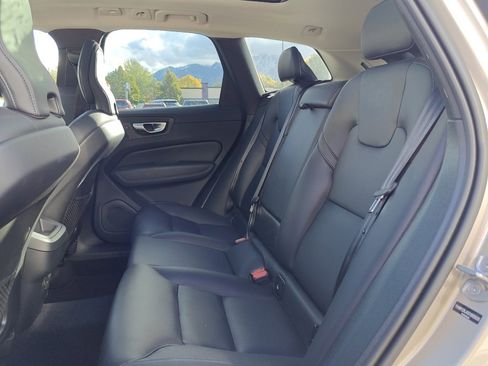 Used 2025 Volvo XC60 B5 Core image 25
