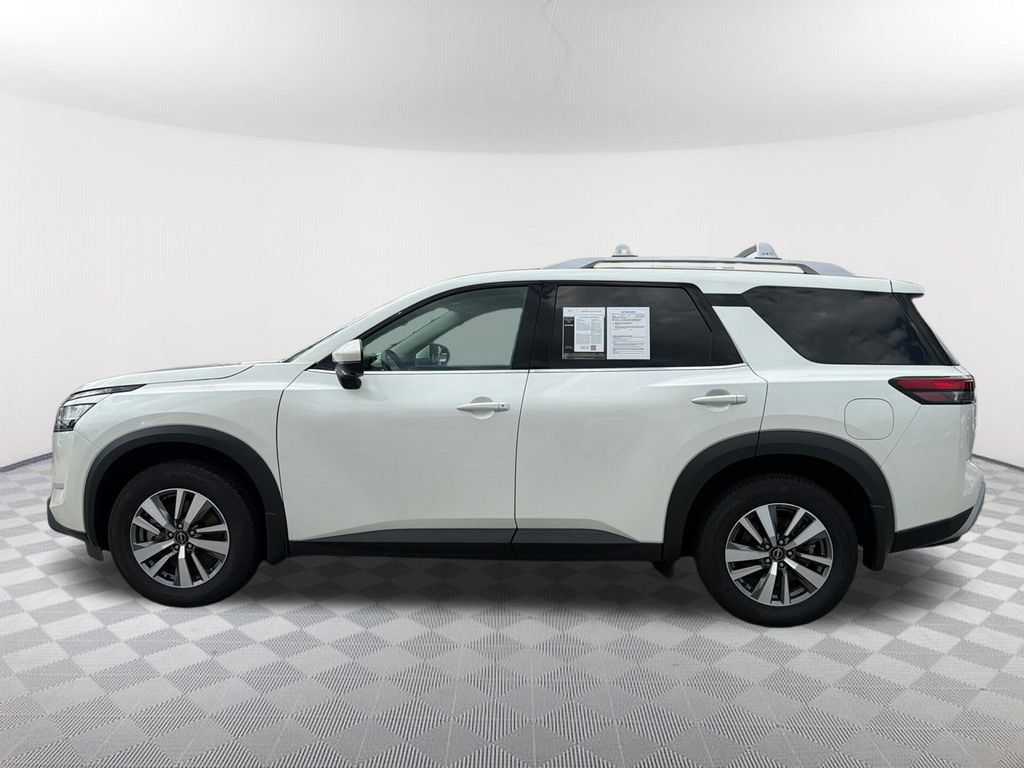 Used 2024 Nissan Pathfinder SL FWD image 8
