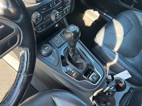 Used 2020 Jeep Cherokee Limited AWD/4WD image 25