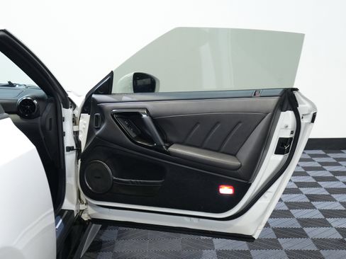 Used 2021 Nissan GT-R Premium image 24