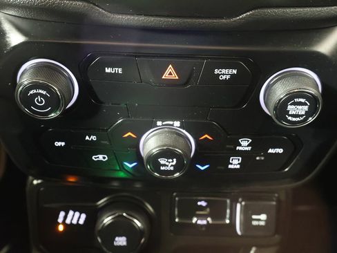Used 2020 Jeep Renegade Altitude AWD/4WD image 40