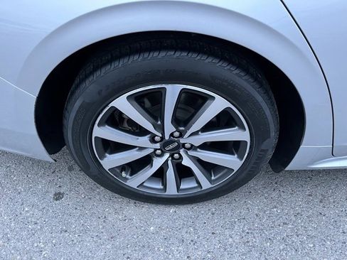 Used 2018 Lincoln Continental Premiere image 16