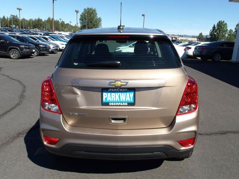 Used 2018 Chevrolet Trax LS AWD/4WD image 4
