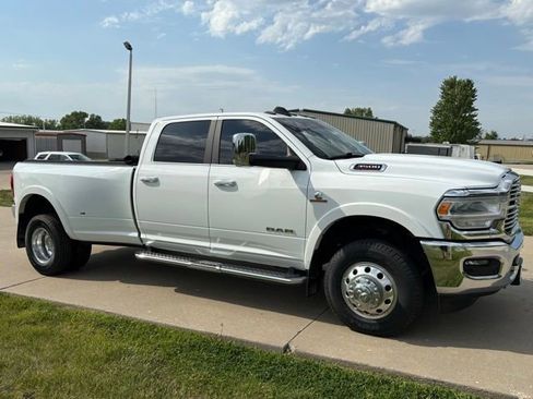Used 2022 RAM 3500 Laramie w/ Chrome Appearance Group AWD/4WD image 3