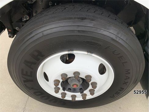 Used 2022 Ford F650 2WD Regular Cab Super Duty image 27