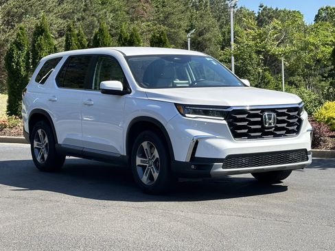 Used 2025 Honda Pilot EX-L image 2