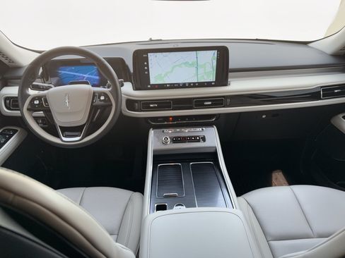 Used 2025 Lincoln Aviator 2WD image 28