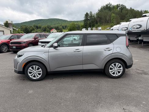 Used 2024 Kia Soul LX FWD image 8