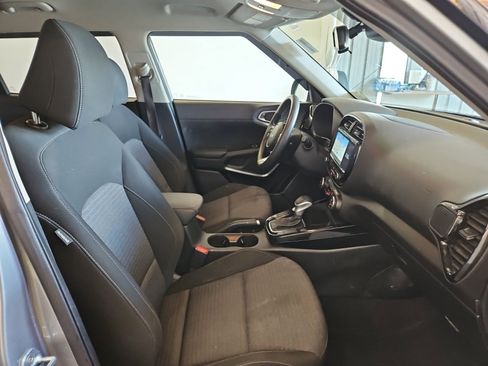 Used 2022 Kia Soul S FWD image 8