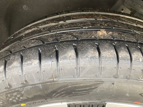 Used 2021 GMC Acadia SLE w/ Driver Convenience Package image 32