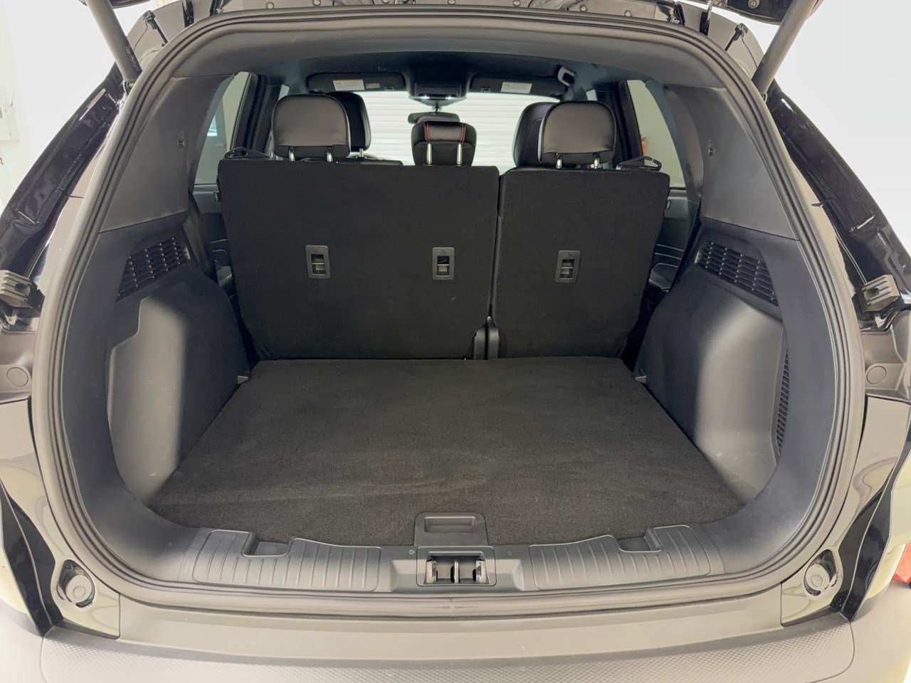 Certified 2025 Ford Escape ST-Line FWD image 28