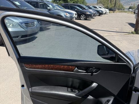 Used 2013 Volkswagen Passat TDI SEL Premium FWD image 17