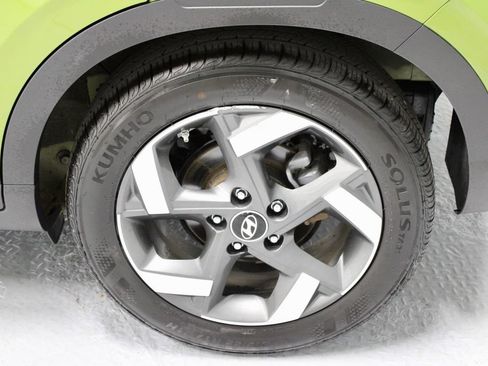 Used 2024 Hyundai Venue SEL FWD image 18