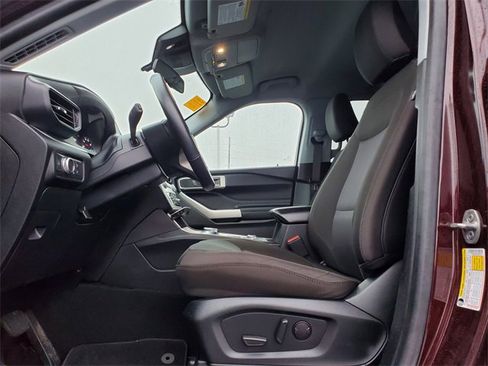 Used 2022 Ford Explorer XLT image 5