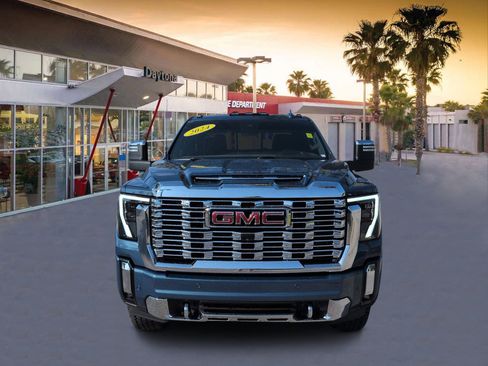 Used 2024 GMC Sierra 3500 Denali w/ Denali Reserve Package AWD/4WD image 8
