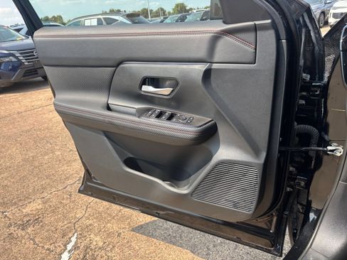 Used 2026 Nissan Kicks SR AWD/4WD image 15
