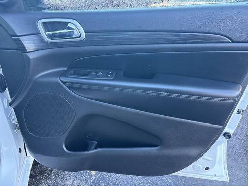 Used 2019 Jeep Grand Cherokee Altitude image 19