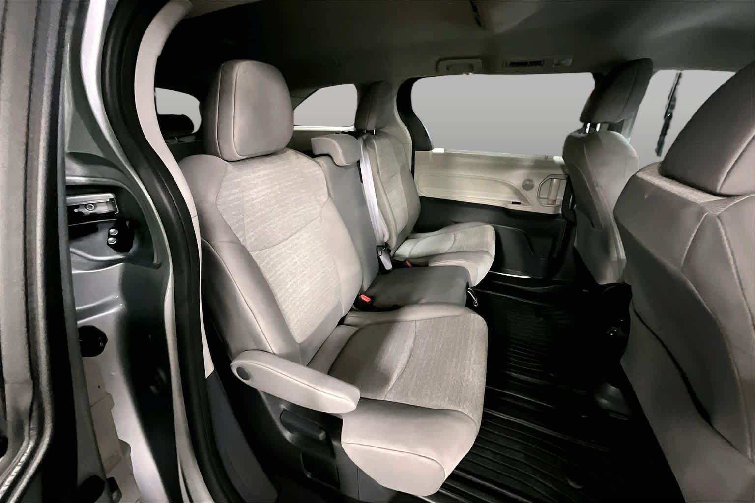 Certified 2024 Toyota Sienna LE FWD image 18