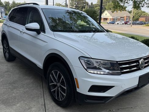 Used 2019 Volkswagen Tiguan SE w/ Panoramic Sunroof Package AWD/4WD image 4