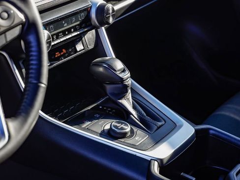 Used 2024 Toyota RAV4 SE image 21