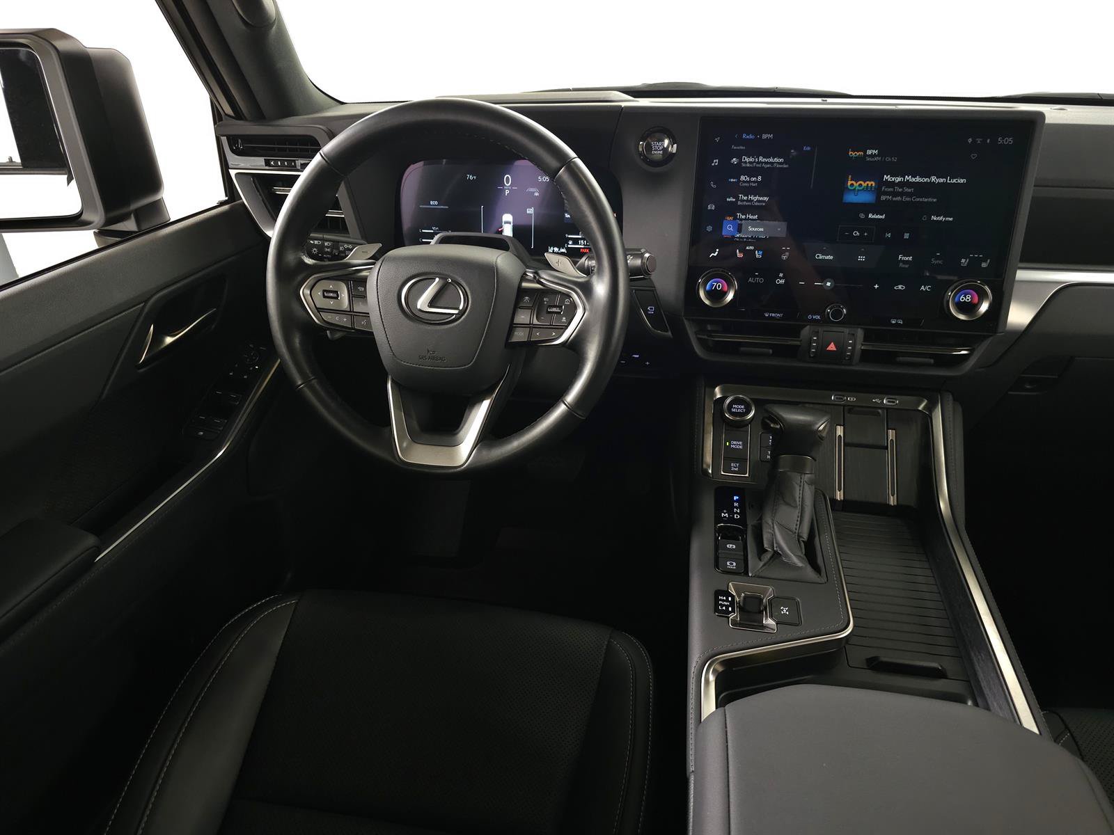 Used 2026 Lexus GX 550 w/ Accessory Package (2T) AWD/4WD image 22