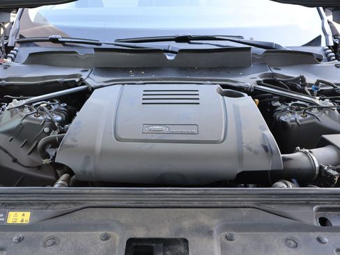 Certified 2025 Land Rover Discovery S AWD/4WD image 34