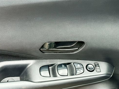 Used 2022 Nissan Kicks S FWD image 16