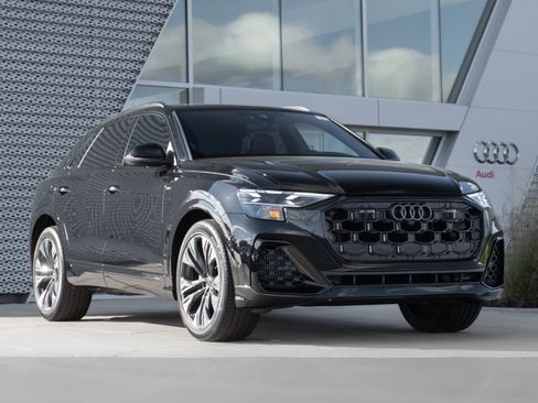 Certified 2025 Audi Q8 Prestige image 1