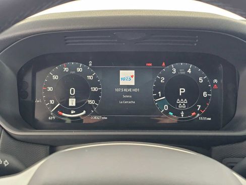 Used 2025 Land Rover Discovery Dynamic SE image 28