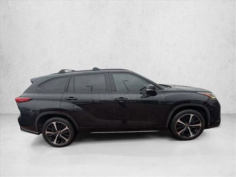 Used 2021 Toyota Highlander XSE AWD/4WD image 4