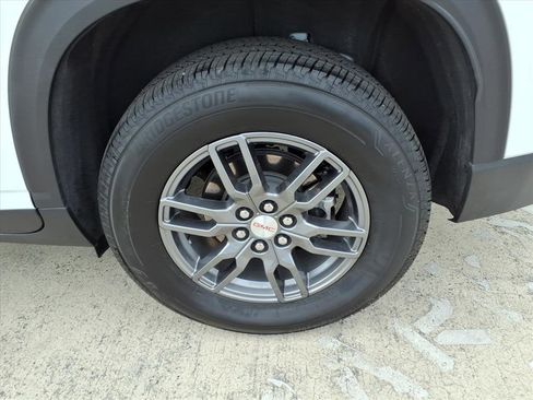 Used 2025 GMC Acadia Elevation image 6