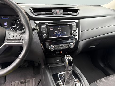 Used 2019 Nissan Rogue SV AWD/4WD image 25