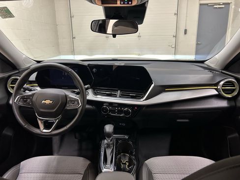 Used 2025 Chevrolet Trax LT w/ Driver Confidence Package image 18