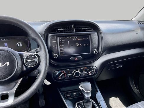 Used 2023 Kia Soul LX w/ LX Technology Package FWD image 7