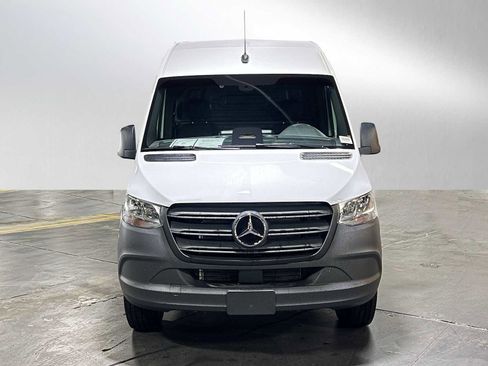 Used 2025 Mercedes-Benz Sprinter 2500 image 8