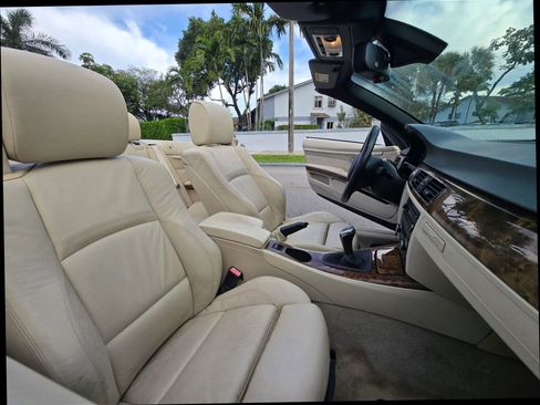 Used 2008 BMW 335i Convertible w/ Premium Pkg image 25