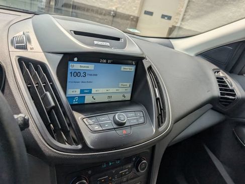 Used 2017 Ford Escape SE w/ Equipment Group 201A FWD image 20