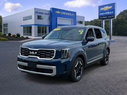 Used 2024 Kia Telluride S w/ S Sunroof Package