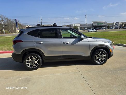 Used 2021 Kia Seltos EX image 6